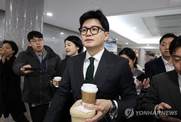 경찰, '한동훈 댓글팀 의혹' 고발인 소환 조사