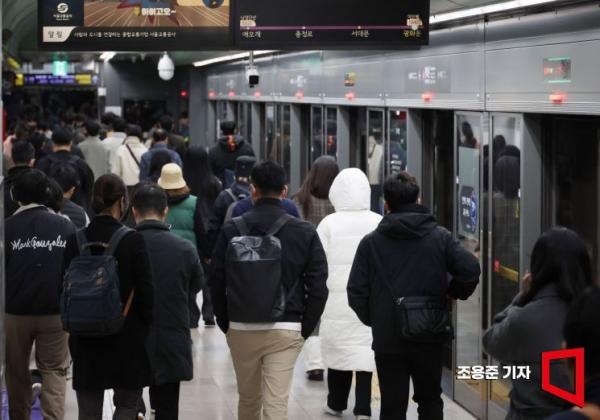 '공감백배' 급한 일 때문에…출근길 지하철 125대 20분 넘게 지연