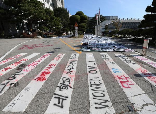 동덕여대, 본관 점거 학생 '퇴거' 추진…가처분 신청 예정