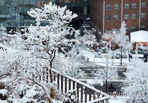 넘어지고 갇히고…대설특보 속 경기지역 피해 잇따라