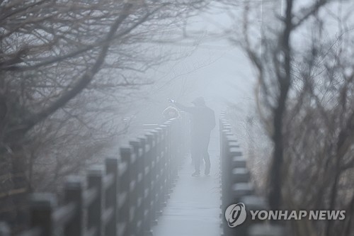 제주 한라산에 올가을 첫눈·대설주의보…싸락우박도 관측