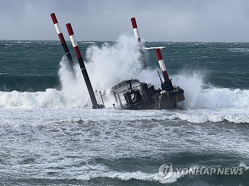 거센 풍랑에 제주 해상 우주발사체 발사장 좌초