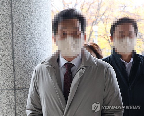 '명태균에 아들 채용 청탁 의혹' 경북지역 재력가 검찰 출석