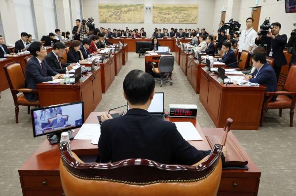 국회 교육위, 도시형캠퍼스법 통과…AI교과서 지위박탈法 안건조정위 회부