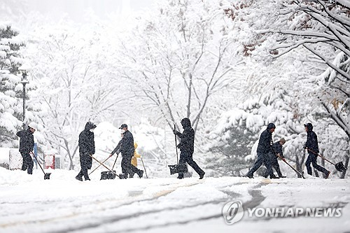 폭설에 퇴근길 '주의'…목요일 '빙판 출근길' 초비상