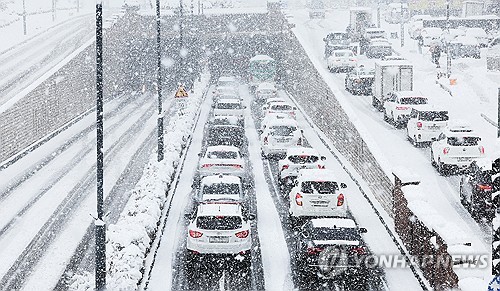 폭설로 출근시간대 수인분당선 양방향 열차 지연 운행