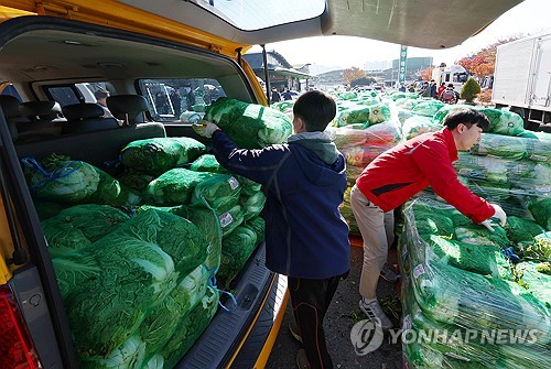 부산 반여·엄궁농산물도매시장, 사랑의 김장배추 나눔