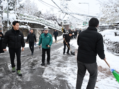 오세훈, 출근길 제설 현장 점검…"시민 불편 없도록 최선"