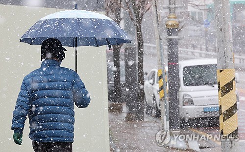 세종서 1t 화물차 가드레일 충돌…운전자 숨져