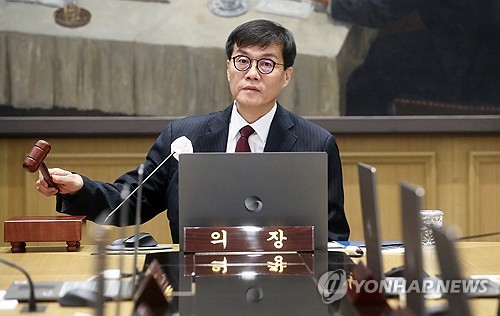 한은 총재 "외환보유고 충분…환율 변동성 관리 수단 많아"