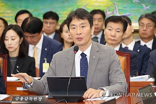 이복현 "은행, 단기성과에 치중해 내부통제 약화…신상필벌해야"