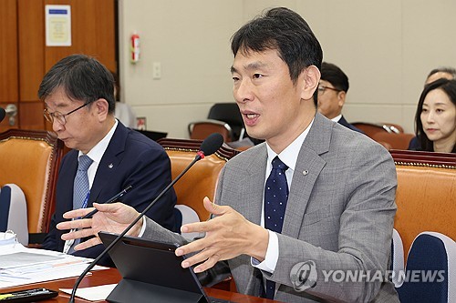 이복현 "기준금리 인하에도 경기하방 위험…철저히 리스크 관리"