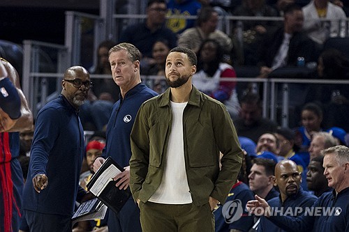 커리 없는 NBA 골든스테이트, 오클라호마시티에 4점 차 석패