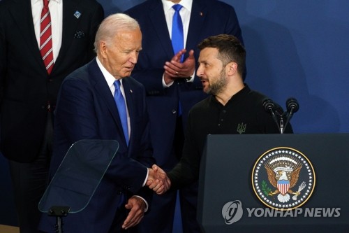 "바이든 정부, 우크라에 1조원 무기 지원 패키지 준비중"