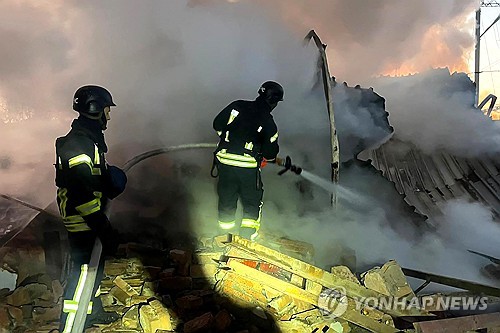 러, 우크라 전력시설 집속탄 폭격…100만명 정전 피해