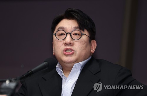 하이브 상장 'PEF 협약' 논란…방시혁 거액 차익에도 공시 없어