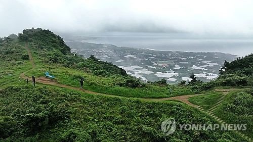 제주 흐리다 오후부터 구름 많아…낮 최고 15∼17도