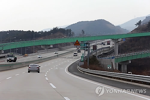 고속도로 사고 후 실종된 운전자 이틀만에 탈진한 채 발견