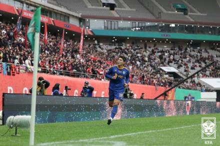 ‘후반 대역전’ 포항, 120분 접전 끝에 코리아컵 정상…최다 우승 팀 우뚝 [IS 상암]