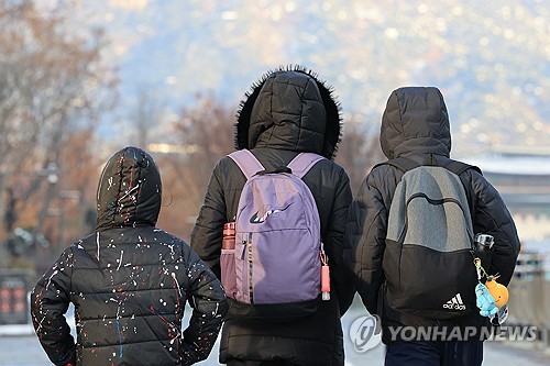 [날씨] 구름 많고 서해안·제주 비…중부 아침 영하