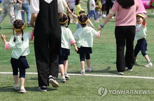 2자녀 이상 가구는 막내 18세 때까지 공항 주차요금 50%