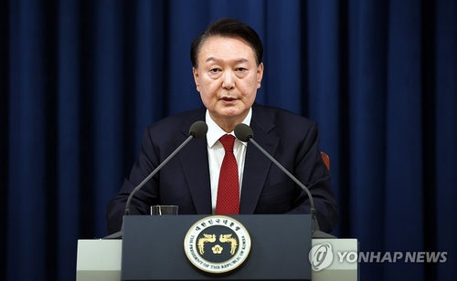 尹대통령, 비상계엄 '후폭풍'…野 탄핵·내란죄 공세 직면