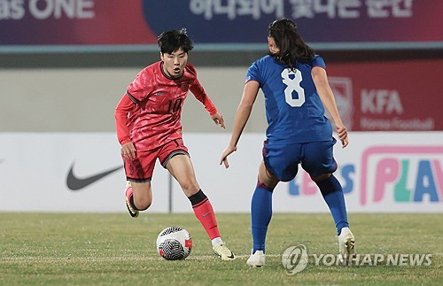 콜린 벨 시대 마친 여자축구대표팀도 한해 끝…퇴보했다 새 시작