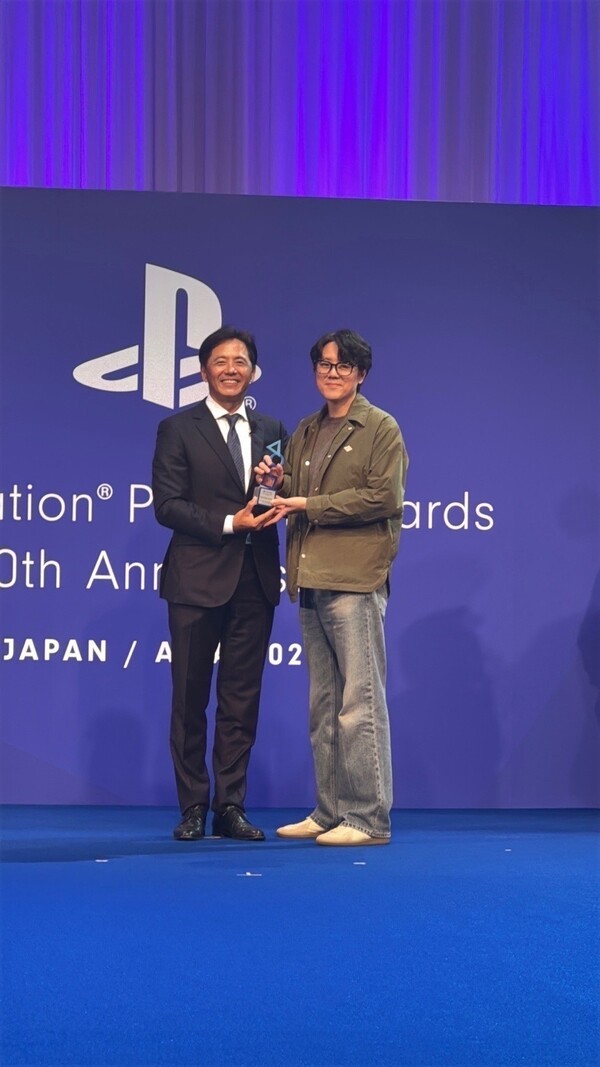 ‘퍼스트 디센던트(The First Descendant)’가 ‘플레이스테이션 파트너 어워즈(PlayStation Partner Awards 2024, 이하 PS 파트너 어워즈)’에서 수상했다. 오른쪽 이범준 총괄 PD [사진=넥슨] 