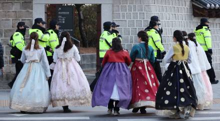 6시간짜리 계엄 선포에 … 한국, 여행 위험 국가 ‘날벼락’