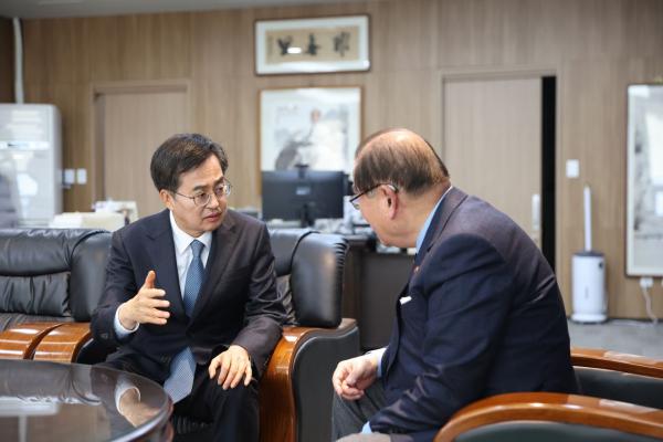 이종찬 광복회장 만난 김동연 "나라가 누란지위 참혹한 심정"