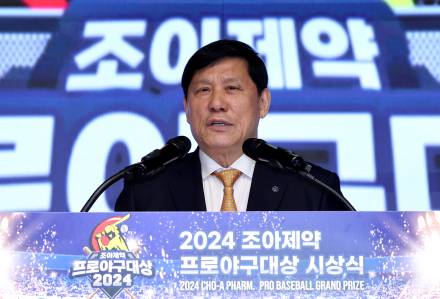 KBO, ABS 존 상·하단 0.6% 포인트 하향 조정,  피치클록 2025 도입 확정...체크 스윙 판독도 시범 도입