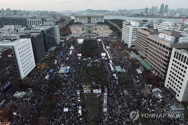 윤석열 대통령 탄핵안이 7일 국회에서 폐기되면서 한국 경제는 불확실성이 증폭되는 상황에 빠져들게 됐다. [사진=연합]