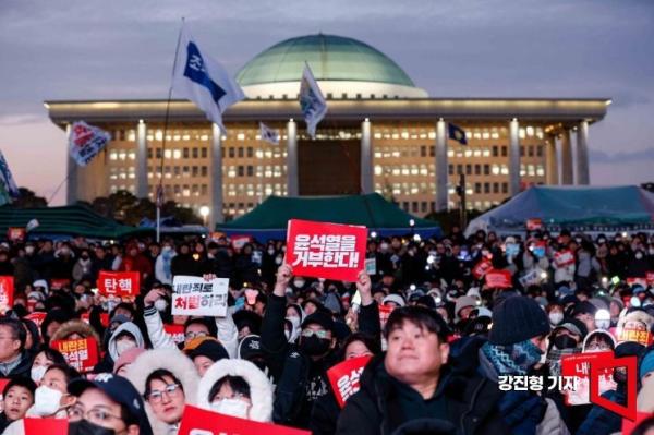 "기말시험 대신 집회 현장 가라"…국립대 교수 공지 화제