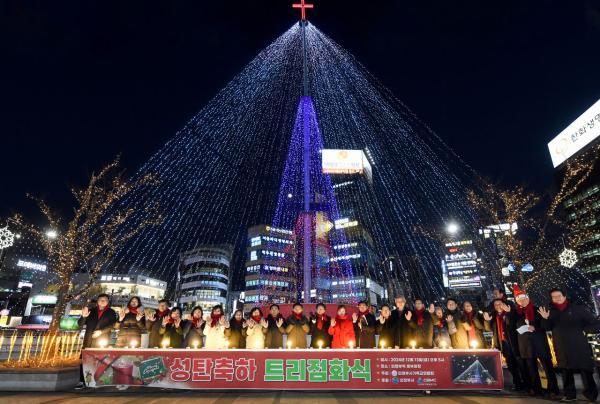 의정부시, 의정부역 동부광장 희망의 ‘성탄트리’ 불 밝혀