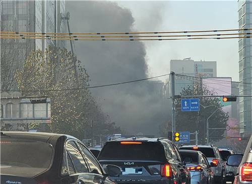 서울 강남구 대치동의 한 신축건물 공사장서 화재가 발생했다. [사진=연합]