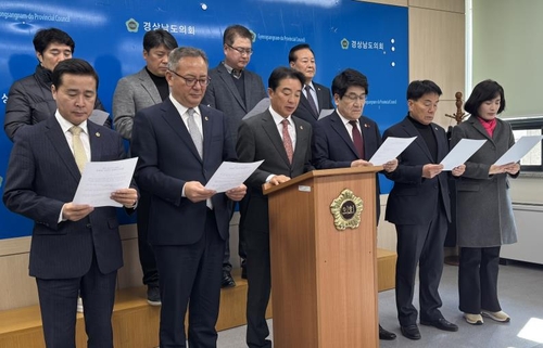 경남도의회 "탄핵소추에 무거운 책임감"…일부 정치인 입장 논란