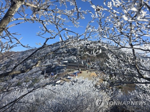 지리산 정규 탐방로 126.8㎞ 전면 개방…"겨울 안전사고 조심"