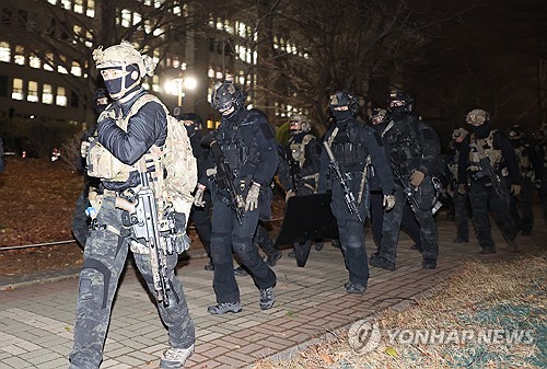 "내란수괴 사면 제한" "탄핵표결 불참시 제명"…野 입법공세