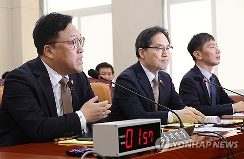 금융위원장 "비상계엄, 방송보고 알았다…국무회의 통보 못받아"