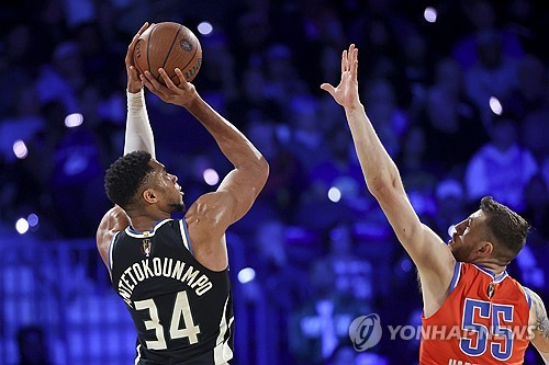 밀워키, 오클라호마시티 꺾고 NBA컵 우승…MVP는 아데토쿤보