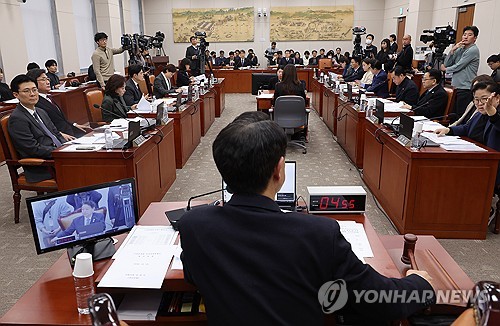 교육위, 野주도로 경기교육감 고발 의결…"국감자료 미제출"