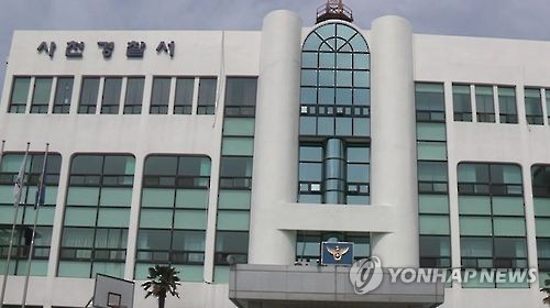 술취해 지그재그 운전 10대…머리로 출동 경찰 얼굴 들이받아