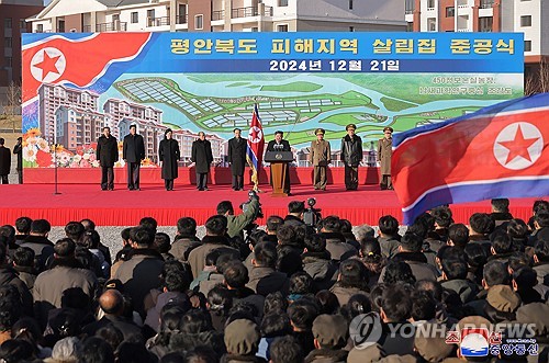 김정은, 수해 피해지역 주택 준공식 참석…자력 복구 강조