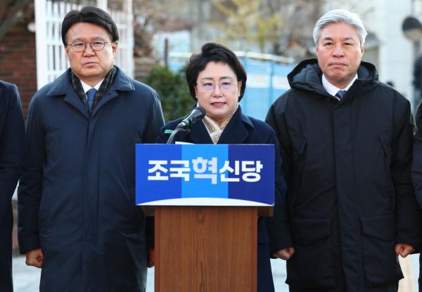 조국혁신당, '한덕수 탄핵소추안' 작성…"尹 내란죄·군사반란죄 방조범"