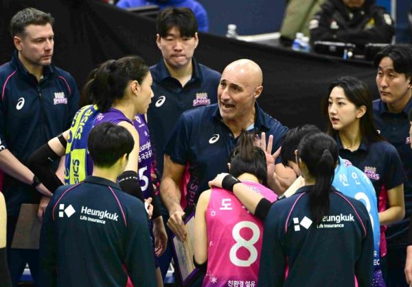 김연경 복귀에도 위기 맞은 흥국생명…투트쿠 부상과 연패로 흔들