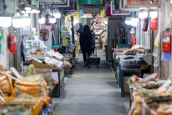 "연말연시 모임 계획대로, 선물은 지역특산품으로"…대한상의, 내수활성화 나서