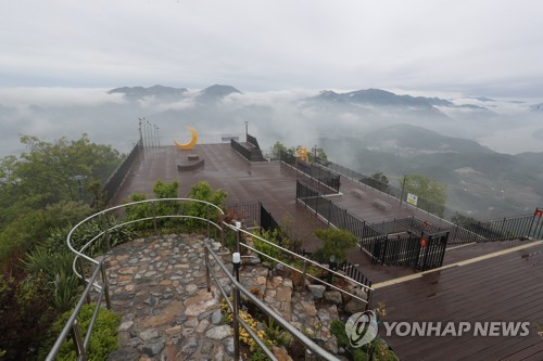 새해 첫날 비봉산 정상에서 제천시민 해맞이 행사