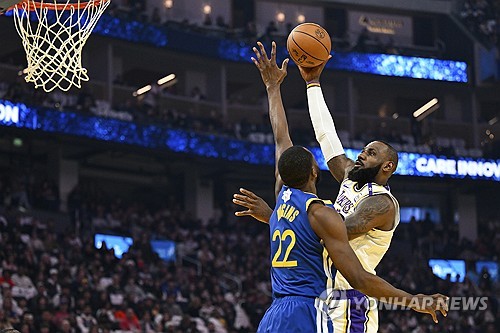 '19번째 성탄절' 제임스 31점…NBA 레이커스, 골든스테이트 격파