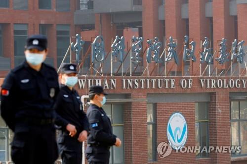 FBI, 3년 전 '코로나19 실험실 유출' 결론…"자연발생 아니다"