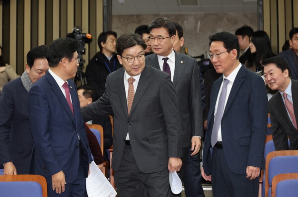 국힘, 한덕수 탄핵안 부결 당론…"정족수 과반시 불참"